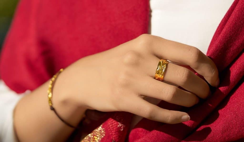 anillo de diseño modelo outono, joyería de diseño en plata con baño de oro. joyas siliva